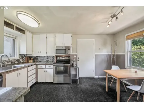 5629 SE Center Street Portland OR 97206