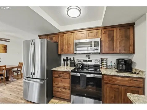 777 N 11th Street Cottage Grove OR 97424