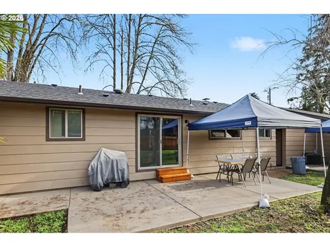 777 N 11th Street Cottage Grove OR 97424