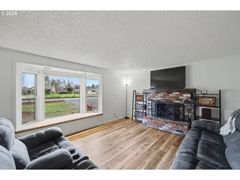 777 N 11th Street Cottage Grove OR 97424