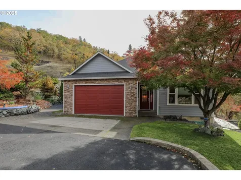 1763 NE Rocky Drive Roseburg OR 97470