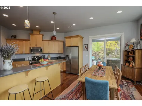 1763 NE Rocky Drive Roseburg OR 97470