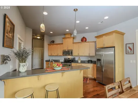 1763 NE Rocky Drive Roseburg OR 97470