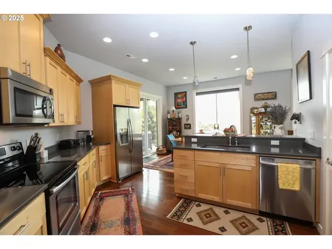 1763 NE Rocky Drive Roseburg OR 97470