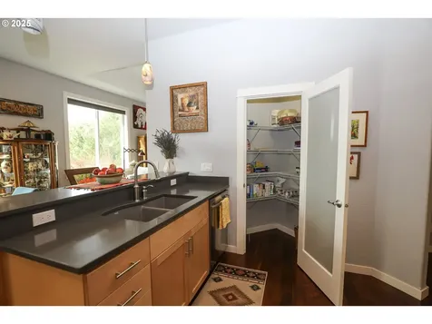 1763 NE Rocky Drive Roseburg OR 97470