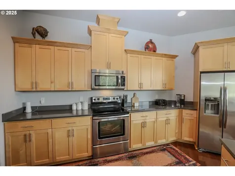 1763 NE Rocky Drive Roseburg OR 97470