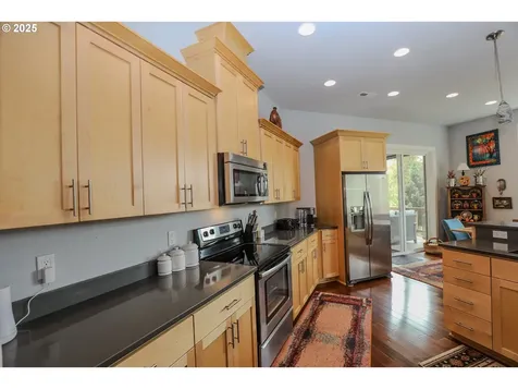 1763 NE Rocky Drive Roseburg OR 97470