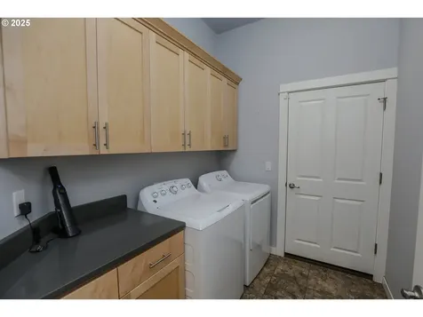 1763 NE Rocky Drive Roseburg OR 97470