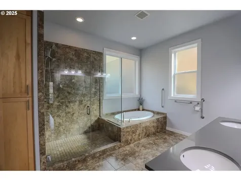 1763 NE Rocky Drive Roseburg OR 97470