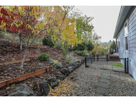 1763 NE Rocky Drive Roseburg OR 97470