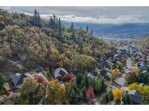 1763 NE Rocky Drive Roseburg OR 97470