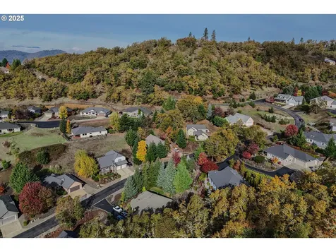 1763 NE Rocky Drive Roseburg OR 97470