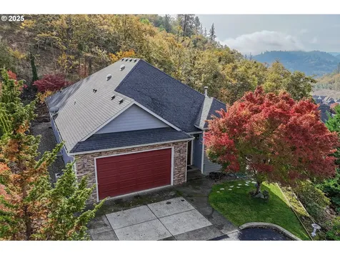 1763 NE Rocky Drive Roseburg OR 97470