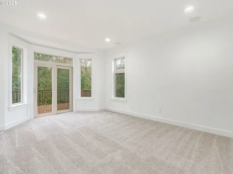 9472 SE Emerald Loop Happy Valley OR 97086