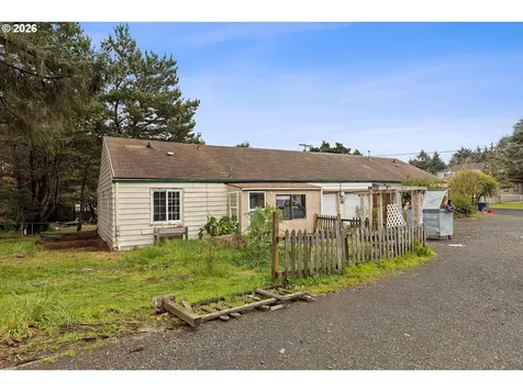 1035 SW 15th Street Lincoln City OR 97367