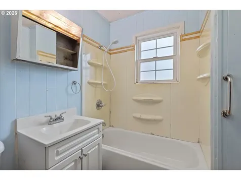 1035 SW 15th Street Lincoln City OR 97367