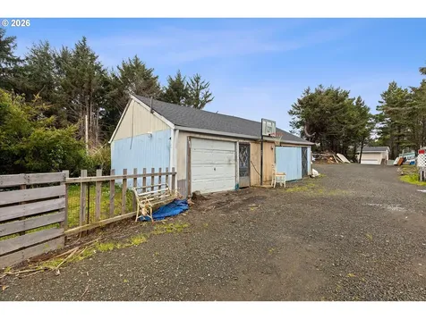1035 SW 15th Street Lincoln City OR 97367