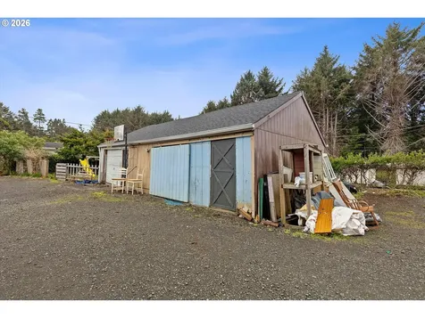 1035 SW 15th Street Lincoln City OR 97367