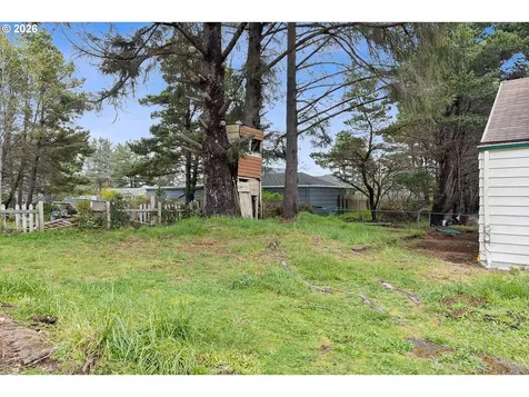 1035 SW 15th Street Lincoln City OR 97367