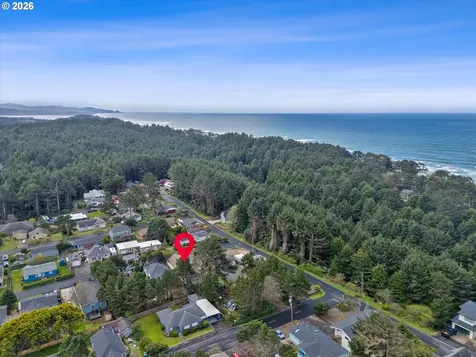 1035 SW 15th Street Lincoln City OR 97367