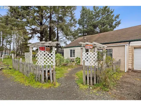 1035 SW 15th Street Lincoln City OR 97367