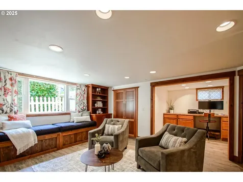 631 SW Evans Street Portland OR 97219