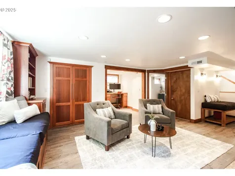631 SW Evans Street Portland OR 97219