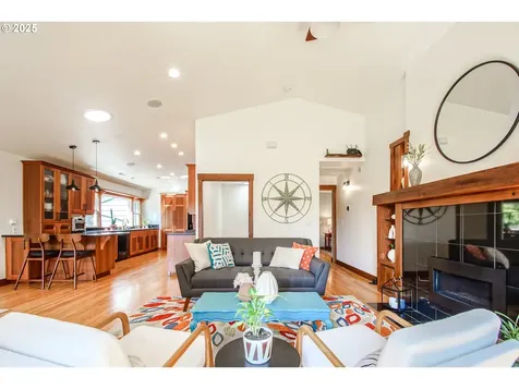 631 SW Evans Street Portland OR 97219