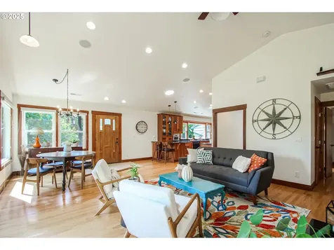 631 SW Evans Street Portland OR 97219