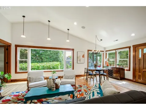 631 SW Evans Street Portland OR 97219