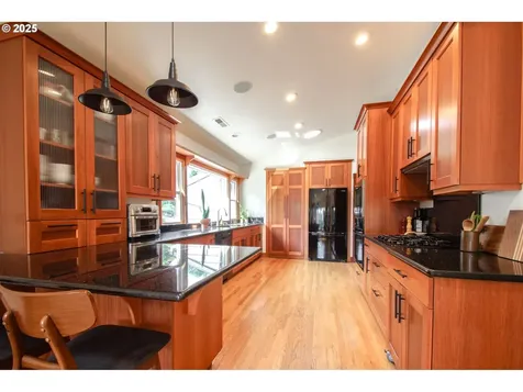 631 SW Evans Street Portland OR 97219