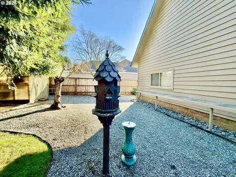 918 Midland Way Brookings OR 97415