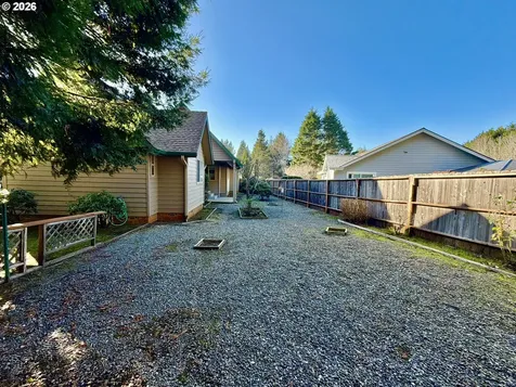 918 Midland Way Brookings OR 97415