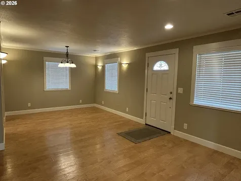 724 W Rainbow Street Roseburg OR 97471