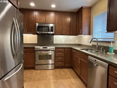 724 W Rainbow Street Roseburg OR 97471