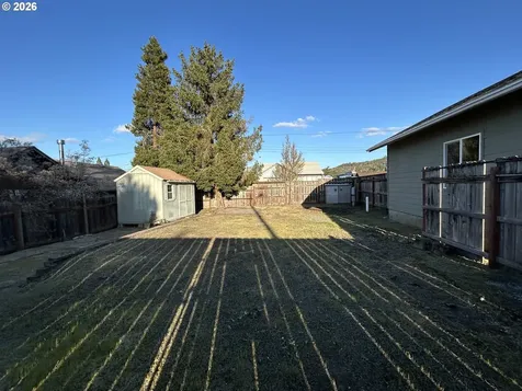 724 W Rainbow Street Roseburg OR 97471
