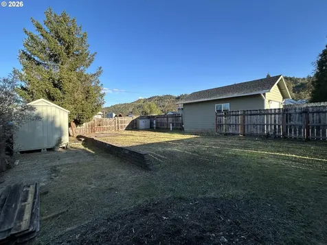 724 W Rainbow Street Roseburg OR 97471