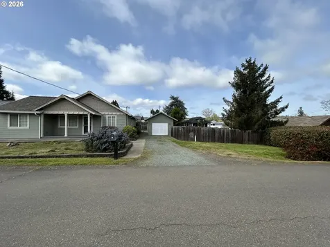 724 W Rainbow Street Roseburg OR 97471