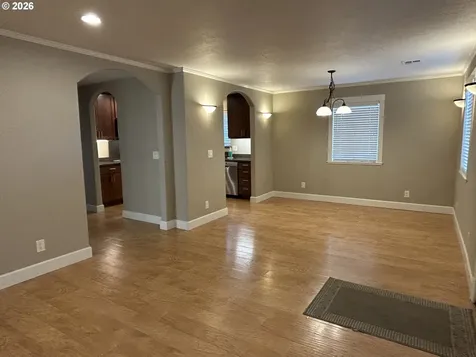 724 W Rainbow Street Roseburg OR 97471