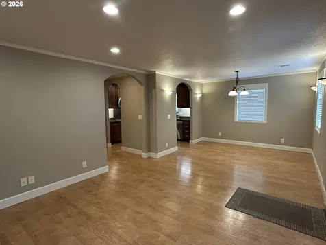 724 W Rainbow Street Roseburg OR 97471
