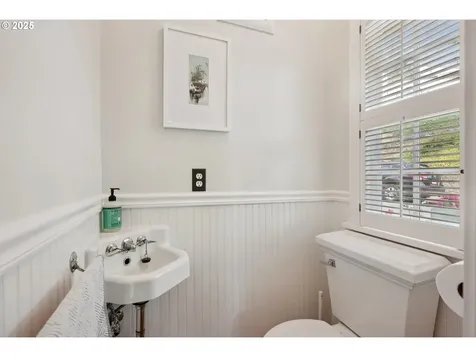 2950 SW Bennington Drive Portland OR 97205