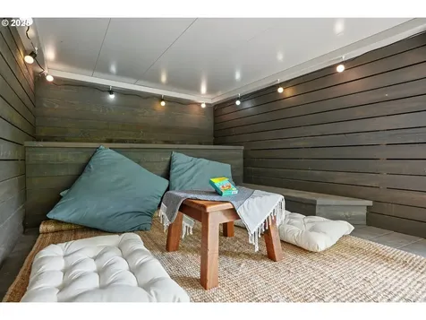 2950 SW Bennington Drive Portland OR 97205