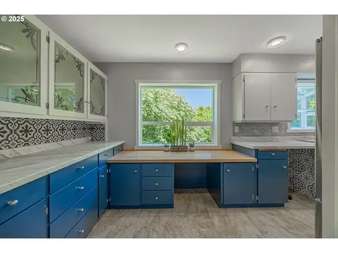 2150 N 11th Street Coos Bay OR 97420
