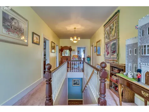 18 S Collier Street Coquille OR 97423