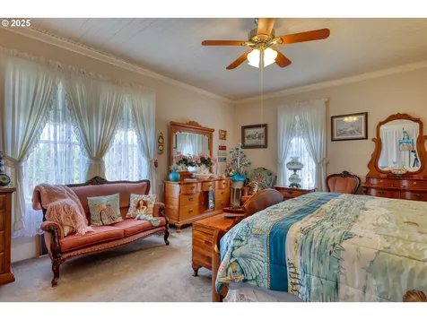 18 S Collier Street Coquille OR 97423