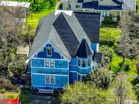 18 S Collier Street Coquille OR 97423