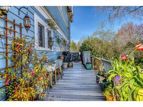 18 S Collier Street Coquille OR 97423