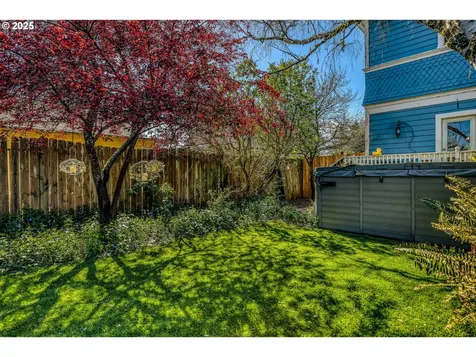 18 S Collier Street Coquille OR 97423