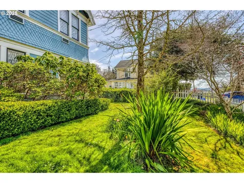 18 S Collier Street Coquille OR 97423