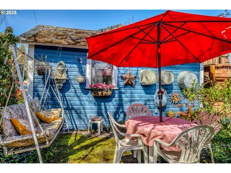 18 S Collier Street Coquille OR 97423